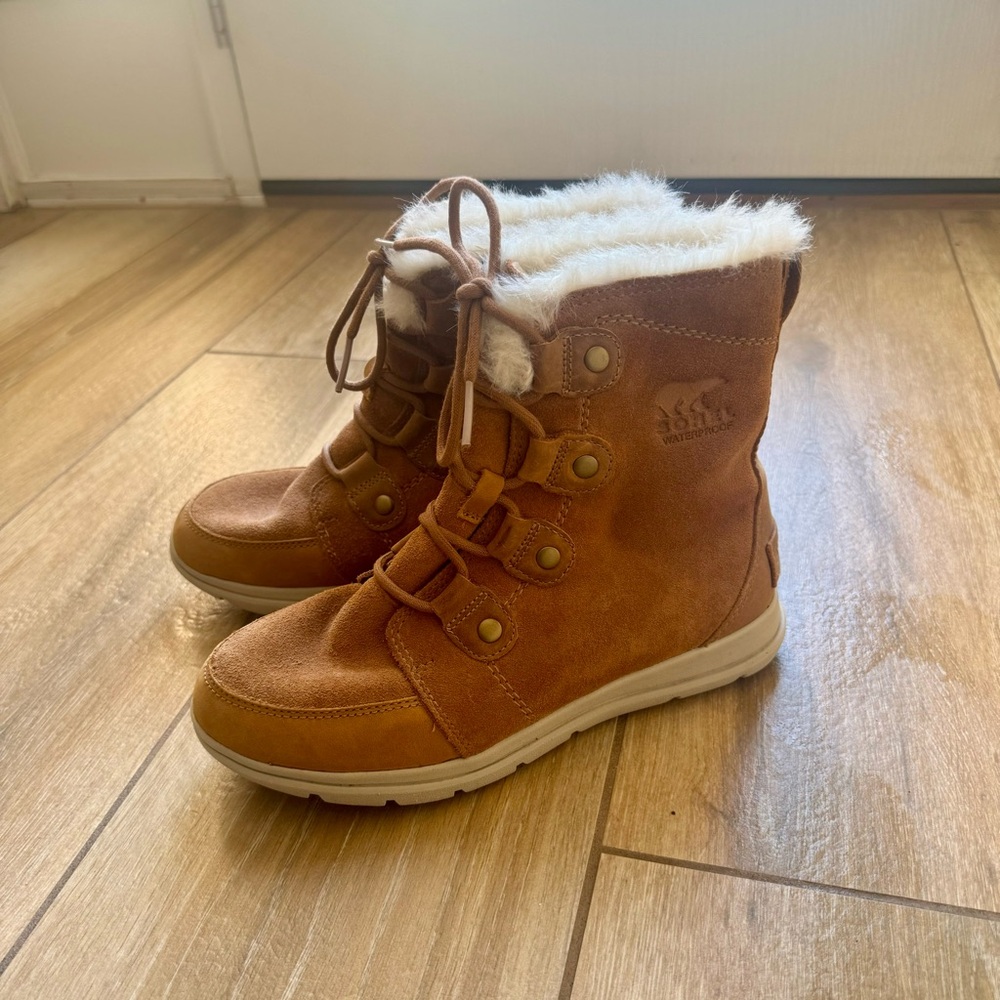 Sorel Joan Explorer Lace Up Ankle Boots Size 8